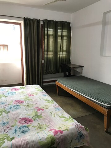 Room in  Pg at Sector 20 – for Rent