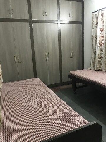 Room in  Pg at Sector 20 – for Rent