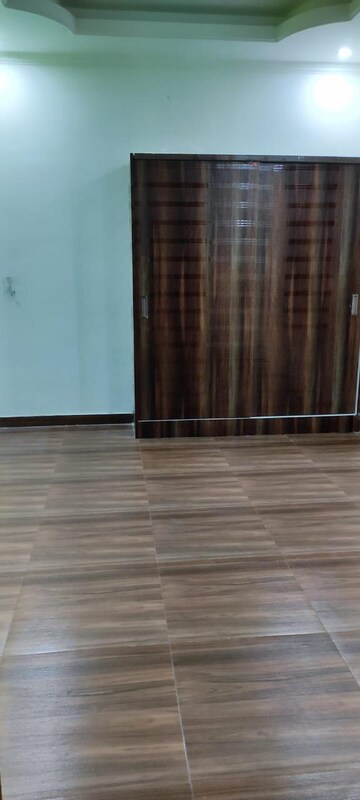Room in 3 BHK Builder Floor at Jakhan – for Rent