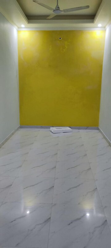 Room in 3 BHK Builder Floor at Jakhan – for Rent
