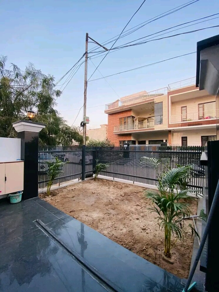  Parking, sector 123 4 Bedroom 250 Sq.Yd. Independent House In Sector 123 Mohali 7979831