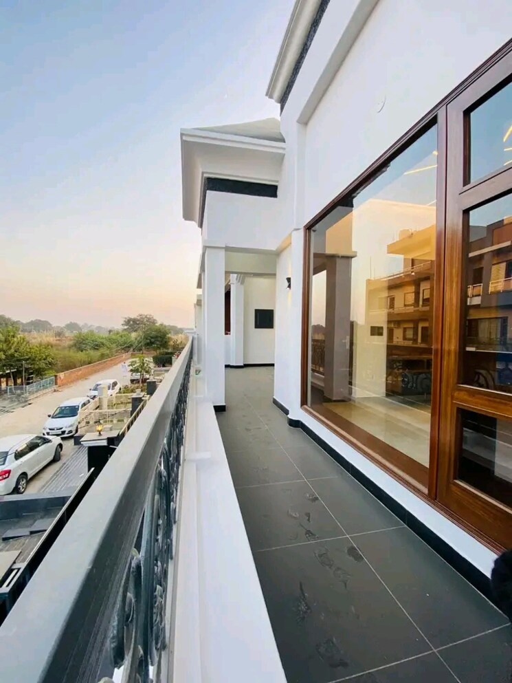 Balcony, sector 123 4 Bedroom 250 Sq.Yd. Independent House In Sector 123 Mohali 7979831