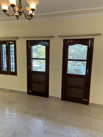 Room in 3 BHK Builder Floor at Sector 41 – for Rent