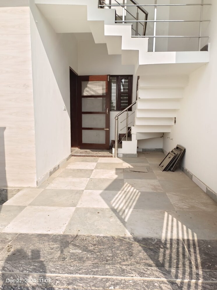  Parking, kharar 3 Bedroom 100 Sq.Yd. Independent House In Kharar Mohali 7979874