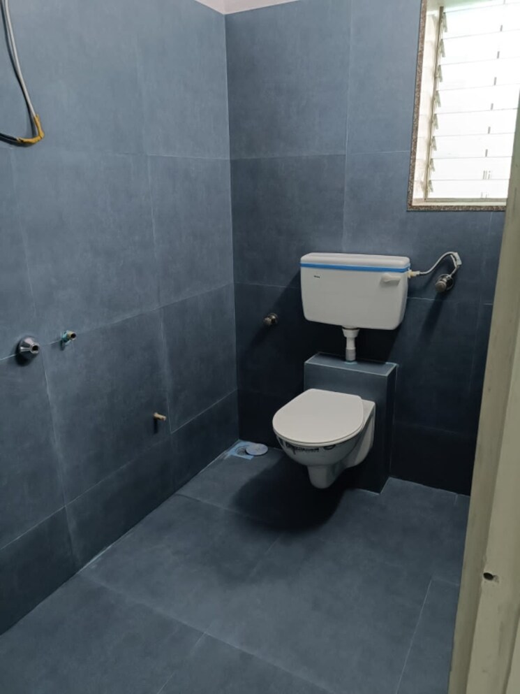 Bathroom, anand-chhaya 2 Bedroom 800 Sq.Ft. Apartment In Prabhadevi Mumbai 7979915
