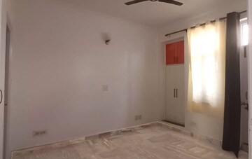 Room in 2 BHK Builder Floor at Ansal Plaza Sector-23, Sector 23 – for Rent