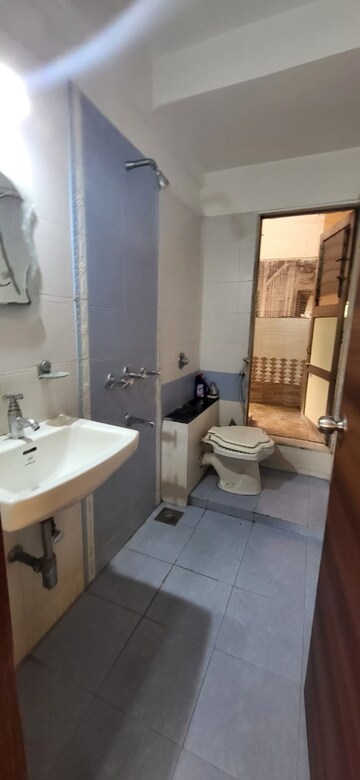 2 BHK Apartment For Rent in Hiranandani Estate