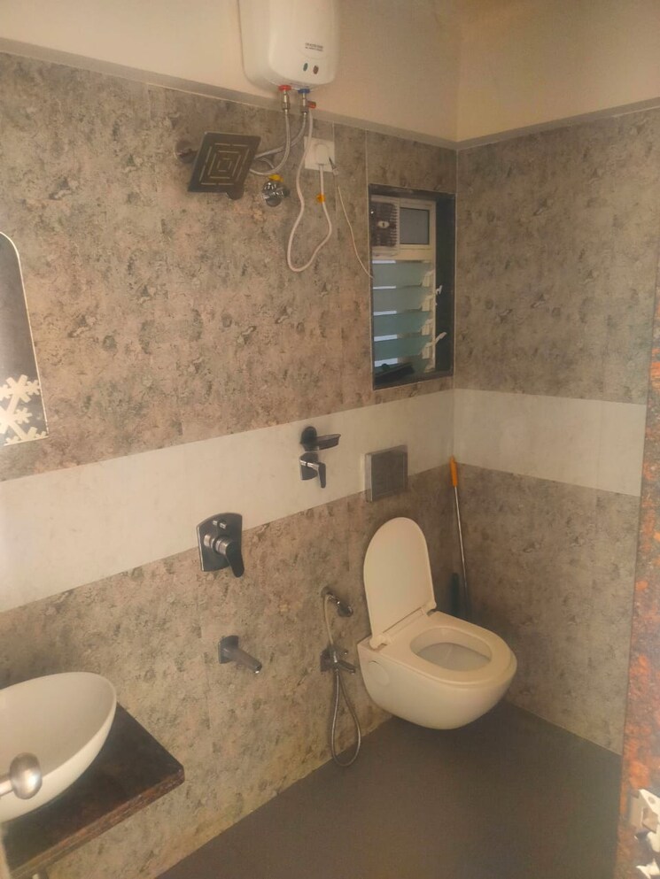 Bathroom, powai 4 Bedroom 2000 Sq.Ft. Apartment In Powai Mumbai 7980286