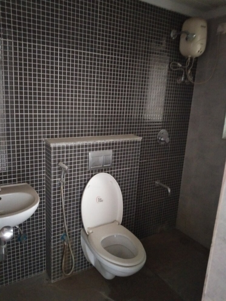 Bathroom, lodha-palava-city 2 Bedroom 757 Sq.Ft. Apartment In Dombivli East Thane 7980013