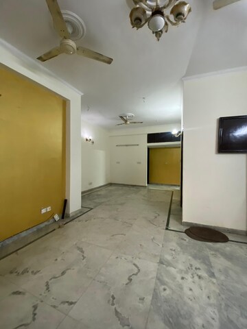 Room in 3 BHK Apartment at Ardee City, Sector 52 – for Rent