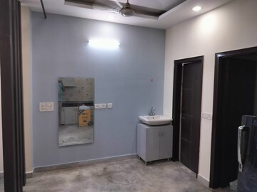Room in 1 BHK Builder Floor at RWA Residential Society, Sector 40 – for Rent
