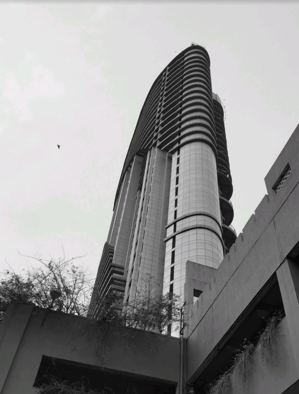 2 BHK Apartment For Sale in Raheja Atlantis