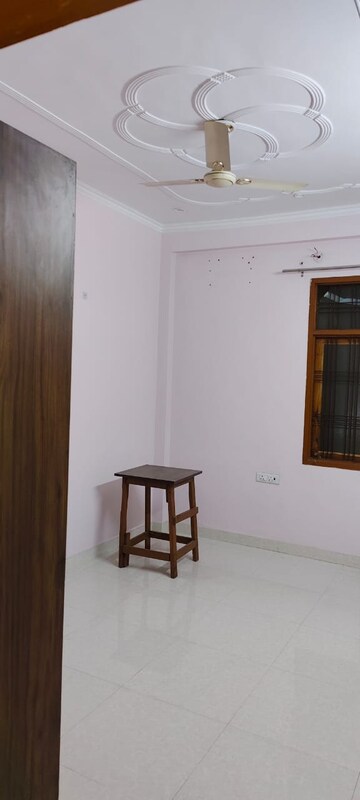 Room in 2 BHK Independent House at Gomti Nagar – for Rent