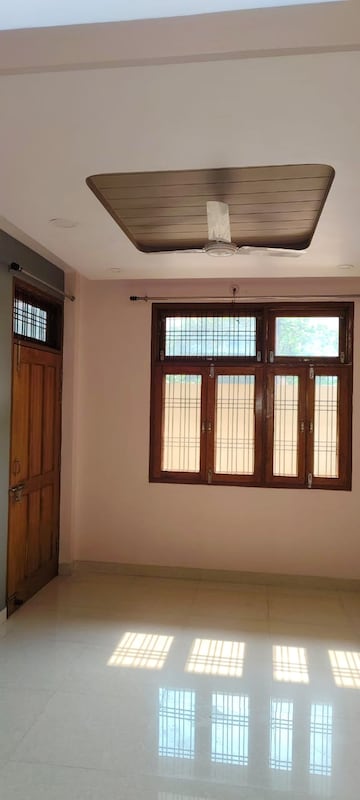 Room in 2 BHK Independent House at Gomti Nagar – for Rent