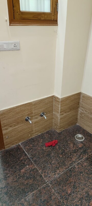 Furnished Amenities in 2 BHK Independent House at Gomti Nagar – for Rent