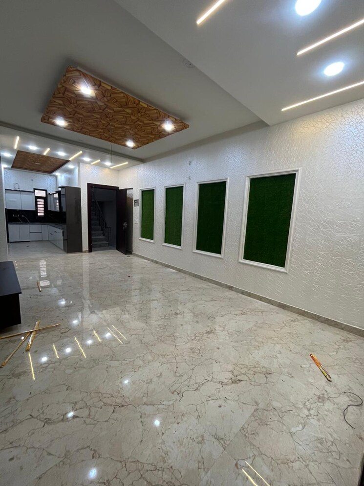 Room, madhavpuram 3 Bedroom 170 Sq.Yd. Apartment In Madhavpuram Meerut 7980116