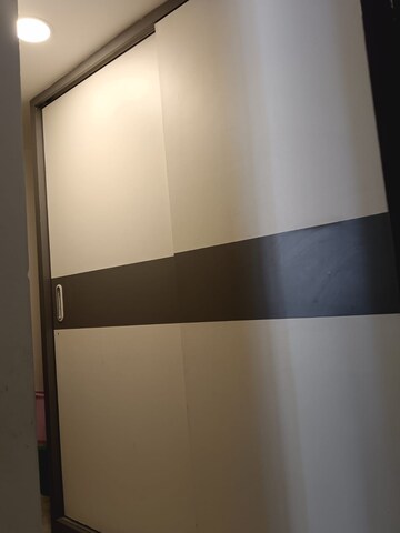Room in 3 BHK Apartment at Lodha Amara, Kolshet Road – for Sale