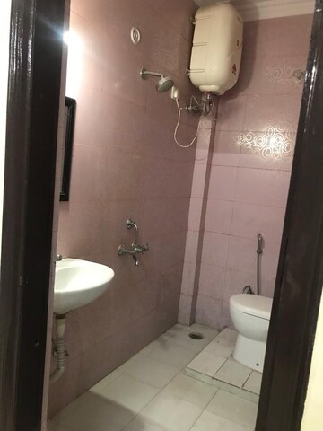 Bathroom in 2 BHK Builder Floor at Sector 46 – for Rent