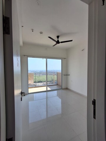 Room in 2 BHK Apartment at Godrej Boulevard, Manjari – for Rent