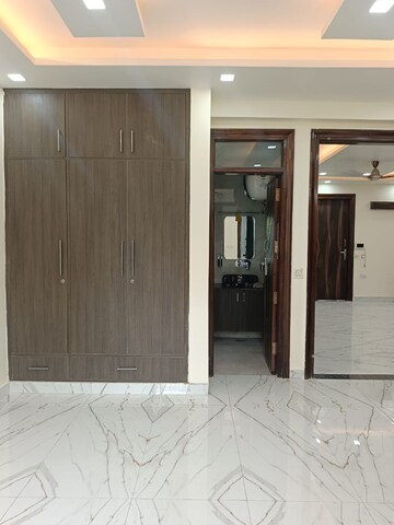 Building Lobby in 4 BHK Apartment at Sector 52 – for Rent