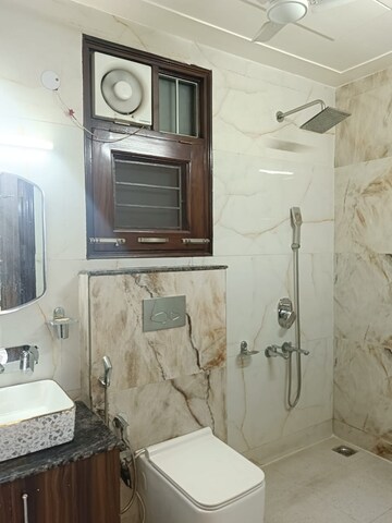 Attached Bathroom in 4 BHK Apartment at Sector 52 – for Rent