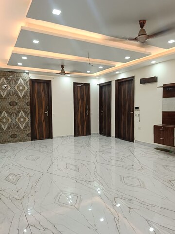 Bedroom in 4 BHK Apartment at Sector 52 – for Rent