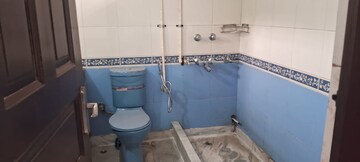 Bathroom in 4 BHK Apartment at Sector 40 – for Rent
