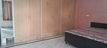 Room in 4 BHK Apartment at Sector 40 – for Rent