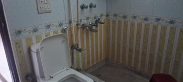 Bathroom in 4 BHK Apartment at Sector 40 – for Rent