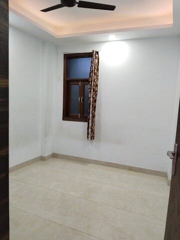 Room in 3 BHK Apartment at Panchsheel Vihar – for Rent
