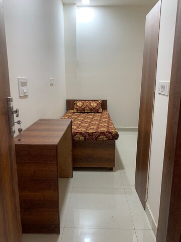 Room in  Pg at Sector 63 – for Rent