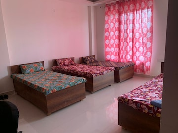 Pg For Girls in Sector 63 Noida  7980318