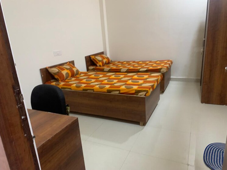 Room, sector 63 Pg For Girls In Sector 63 7980324
