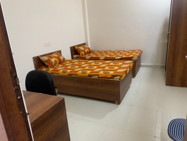 Room, sector 63 Pg For Girls In Sector 63 7980324