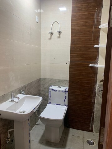 Room in  Pg at Sector 63 – for Rent
