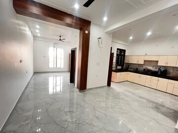 Parking in 2 BHK Independent House at Gomti Nagar – for Rent