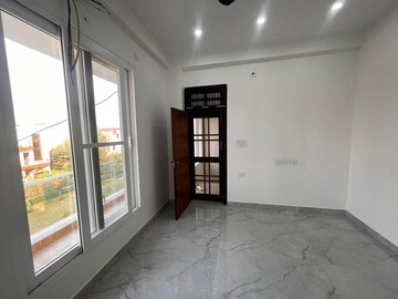 Room in 2 BHK Independent House at Gomti Nagar – for Rent