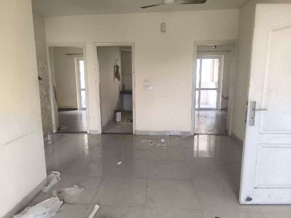 3 BHK + Servant Room Apartment For Sale in Bptp Park 81