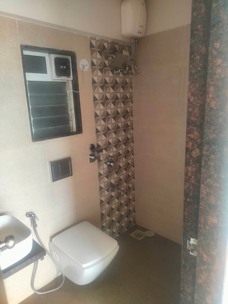 Bathroom, hiranandani-gardens 4 Bedroom 2700 Sq.Ft. Apartment In Powai Mumbai 7980462