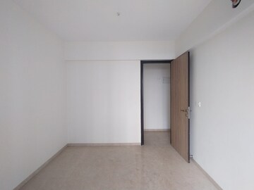 Room in 4 BHK Apartment at Dosti Eastern Bay, Wadala – for Rent