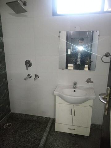 Attached Bathroom in 3 BHK Builder Floor at Paschim Vihar – for Rent