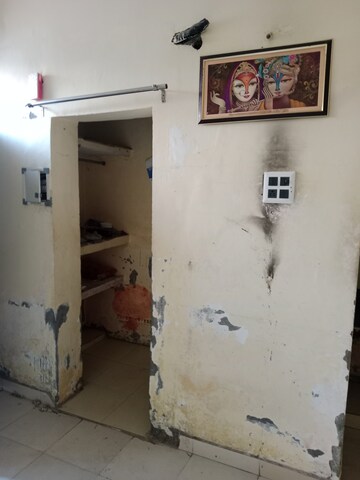 Room in 1.5 BHK Independent House at Ansals Sushant City – for Rent