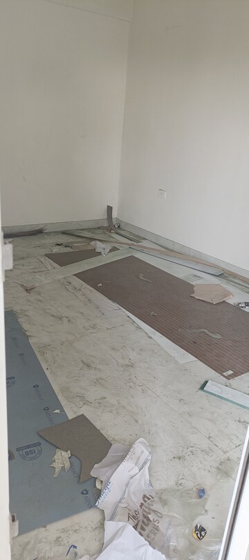 Room in 2 BHK Apartment at VVIP Mangal, Raj Nagar Extension – for Rent