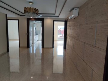 Building Lobby in 3 BHK Apartment at M3M Golf Estate, Sector 65 – for Rent