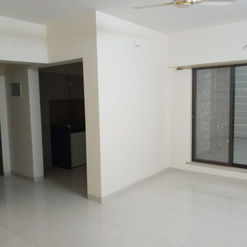 Room in 1 BHK Apartment at Puranik Hometown, Ghodbunder Road – for Rent