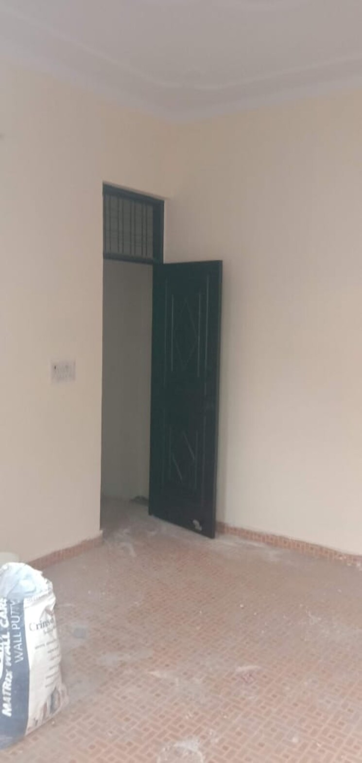 Room, sector 7 1.5 Bedroom 211 Sq.Ft. Independent House In Sector 7 Gurgaon 7980802