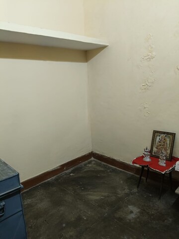 Room in 5 BHK Independent House at Vikas Nagar – for Rent