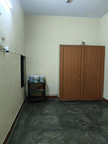 Room in 5 BHK Independent House at Vikas Nagar – for Rent