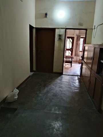 Parking in 5 BHK Independent House at Vikas Nagar – for Rent