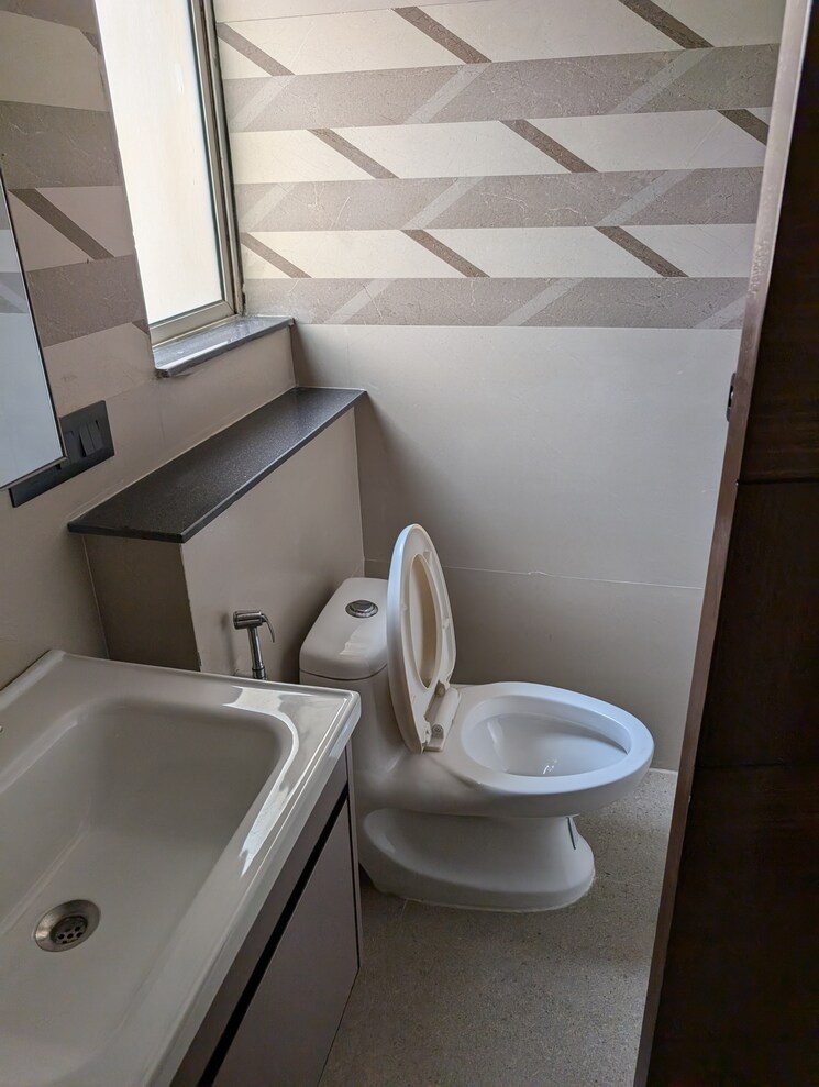 Bathroom, jaypee-wish-town-klassic 3.5 Bedroom 1522 Sq.Ft. Apartment In Sector 134 Noida 7980914